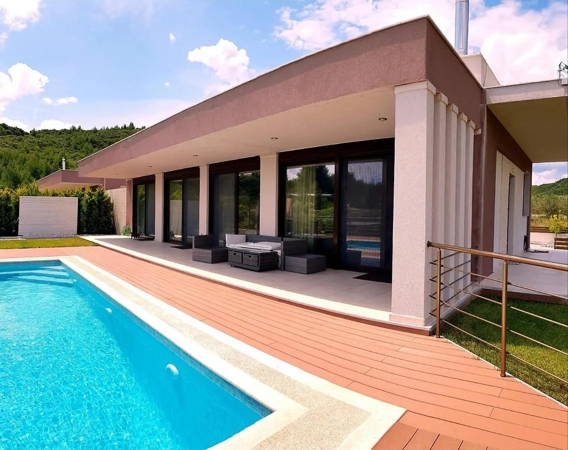 Domus Luxury Villas Hanioti 0*,