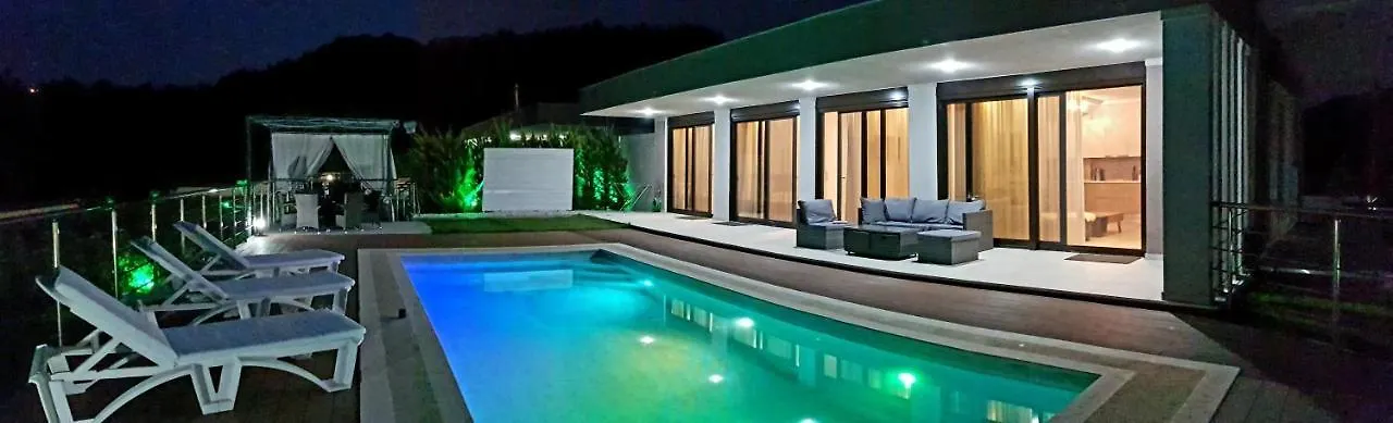 Domus Luxury Villas Hanioti